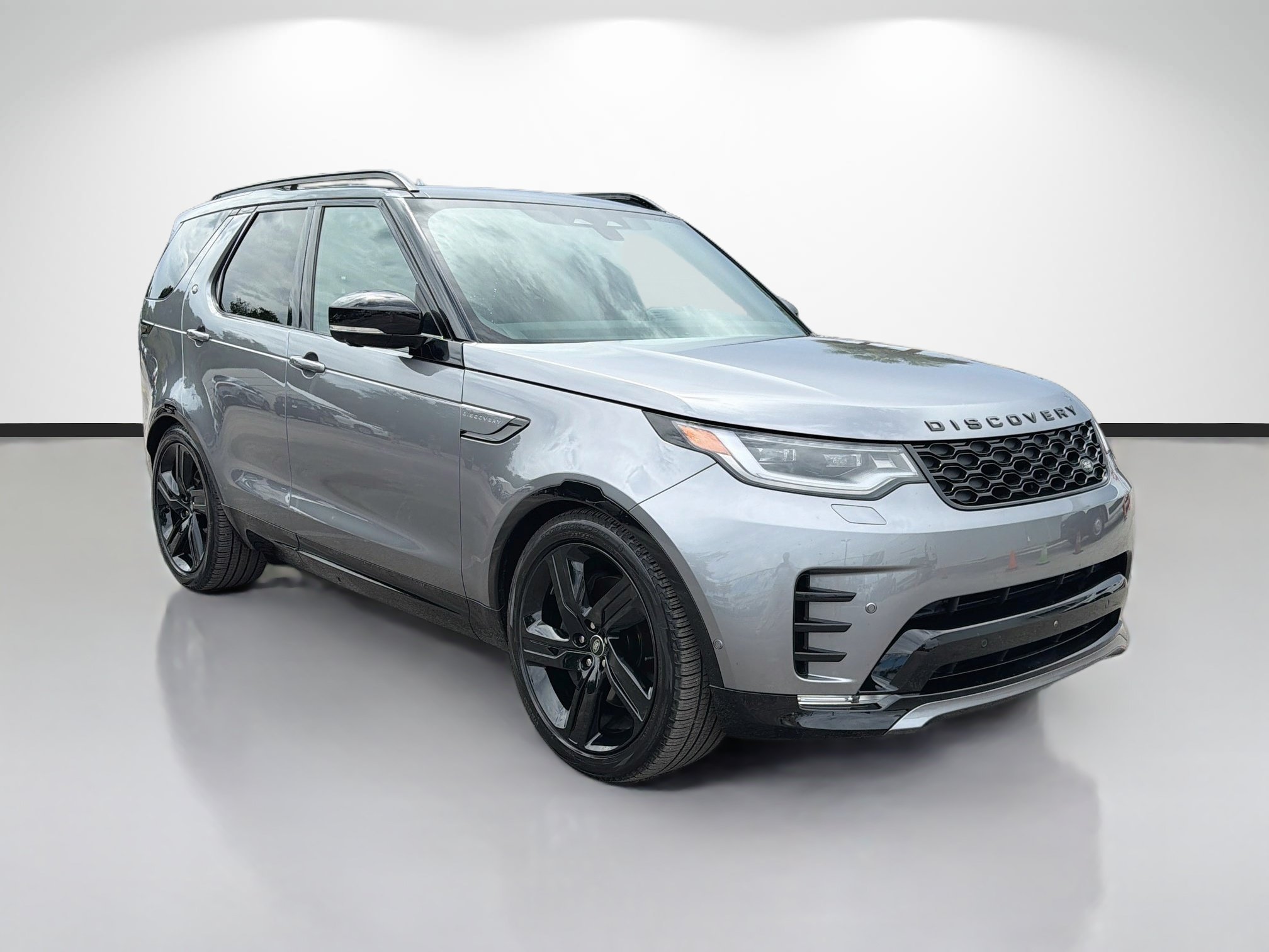 Certified Used 2025 Eiger Grey Metallic Land Rover Dynamic SE image 7
