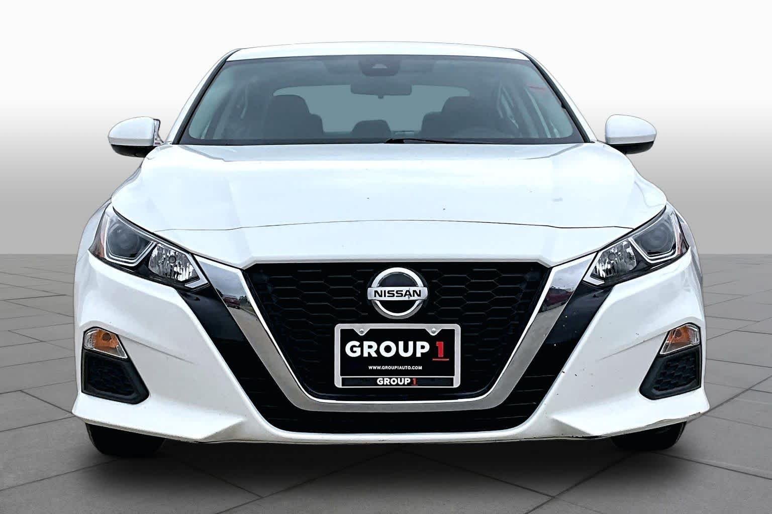 Used 2021 Glacier White Nissan 2.5 S image 4