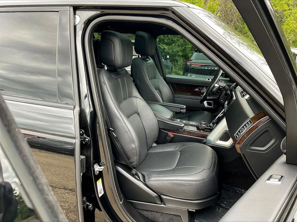 Used 2022 Santorini Black Metallic Land Rover Westminster image 29