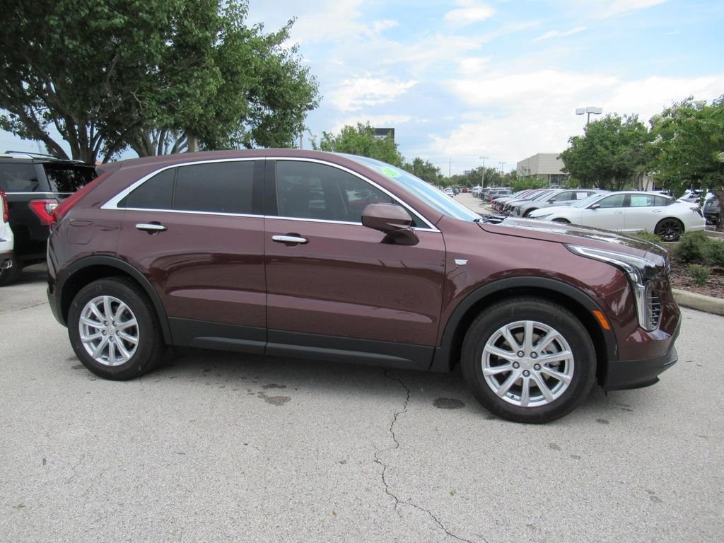 Used 2023  Cadillac Luxury image 2