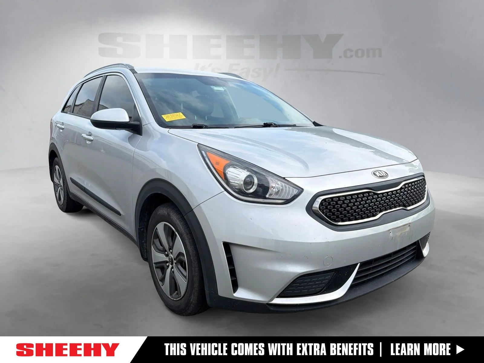 Used 2019 Silky Silver Kia LX image 1