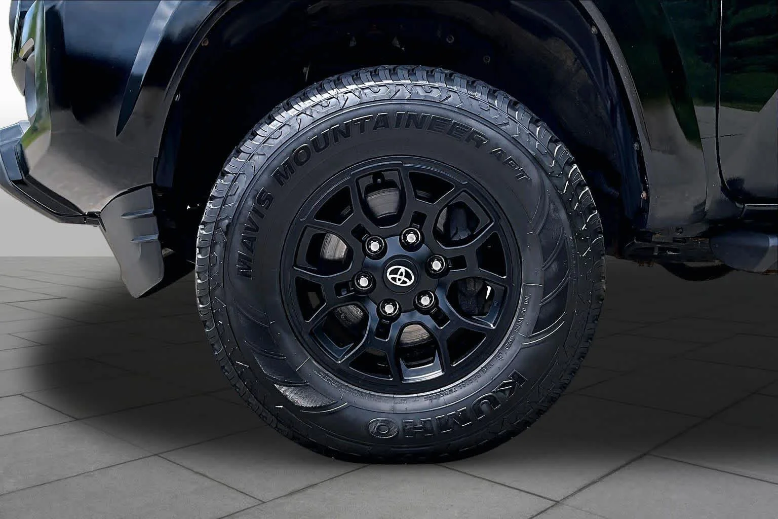 Used 2022 Midnight Black Metallic Toyota SR5 image 11