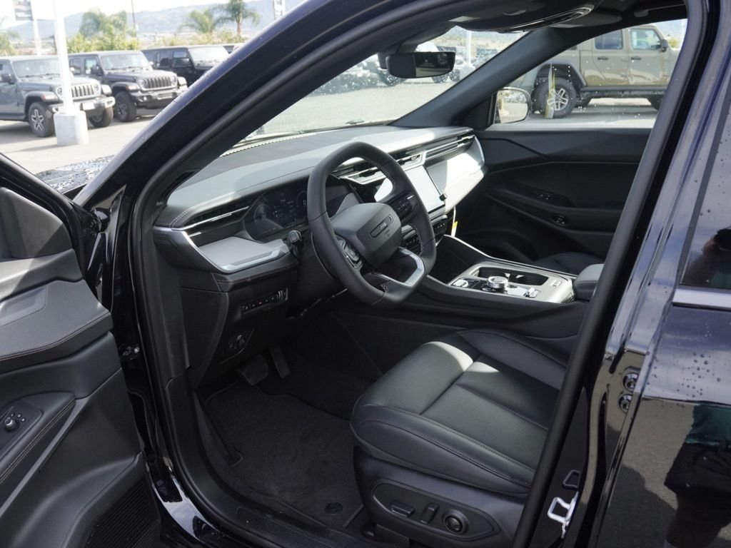 New 2026 Diamond Black Crystal Pearl-Coat Exterior Paint Jeep Limited image 17