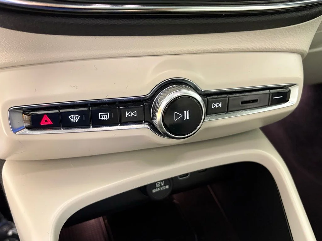 Used 2023 Silver Volvo Plus image 29