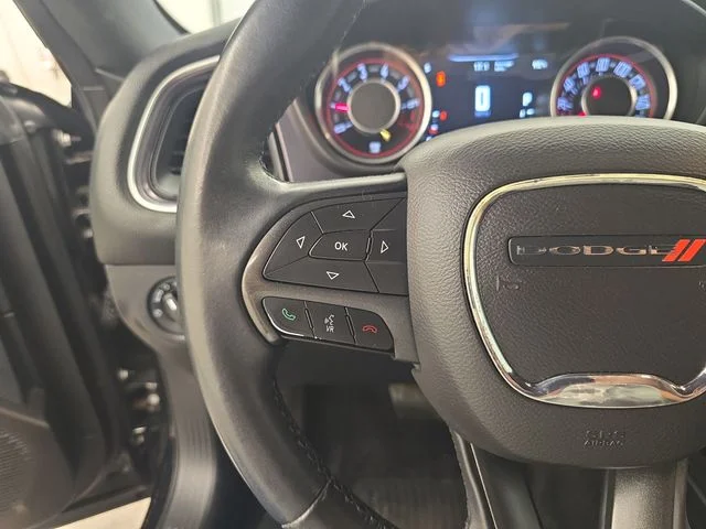 Used 2015 Pitch Black Clearcoat Dodge SXT image 24