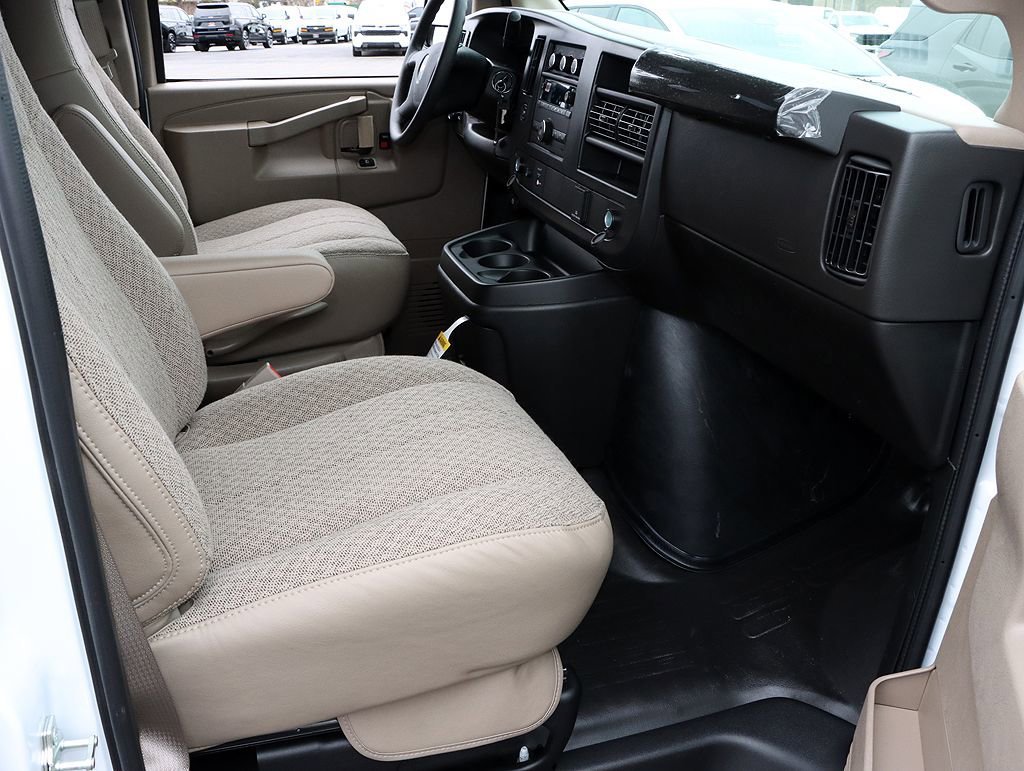 2026 Chevrolet Express Cargo Work Van - Photo 27