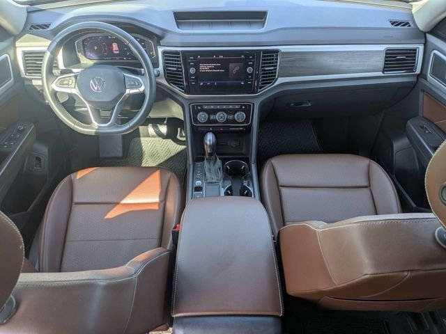 Used 2023 Silver Volkswagen 3.6L V6 SE w/Technology image 16