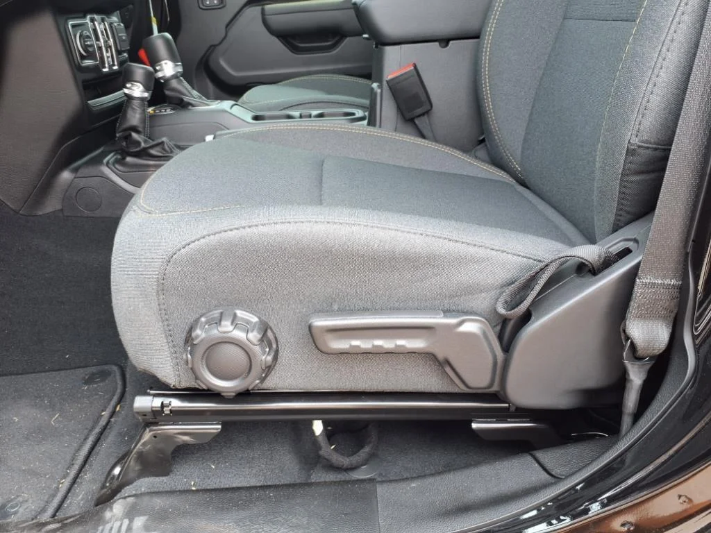 Used 2025 Black Clearcoat Jeep Sport S image 7