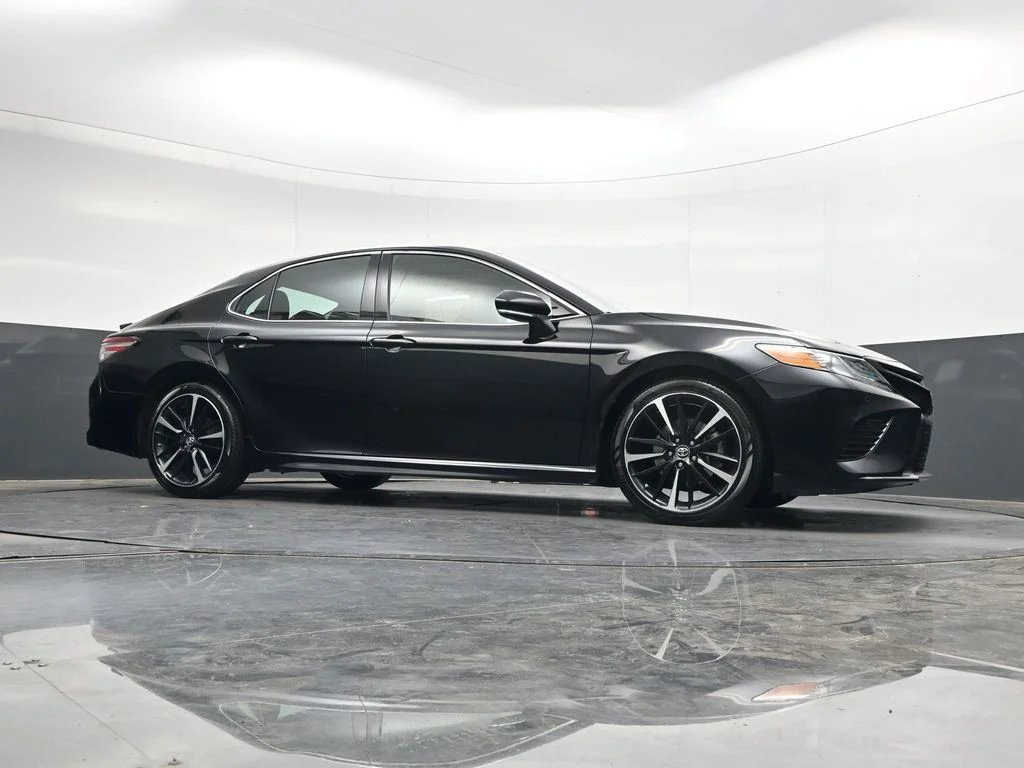 Used 2018 Midnight Black Metallic Toyota XSE image 30