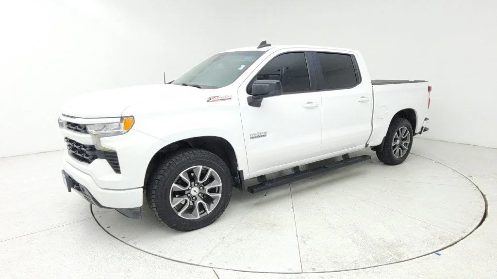 Used 2022 SUMMIT WHITE Chevrolet RST image 3