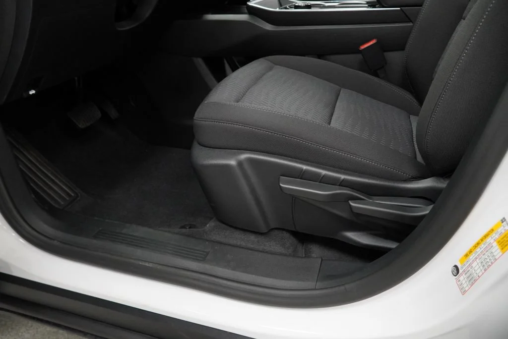 New 2027 Summit White Chevrolet LT image 23