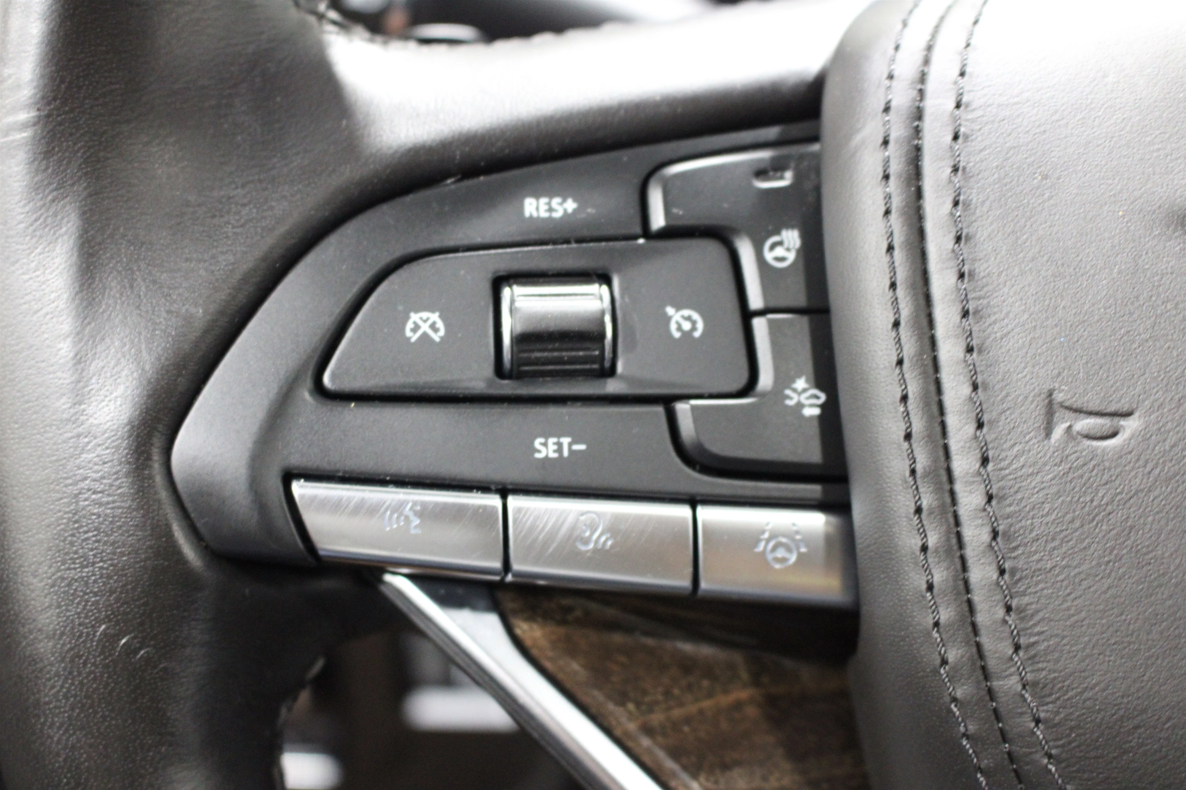 2023 Cadillac Escalade ESV Sport Platinum - Photo 11
