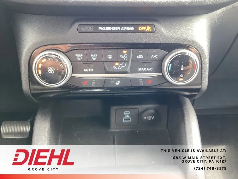 Used 2022 Blue Ford SE image 22