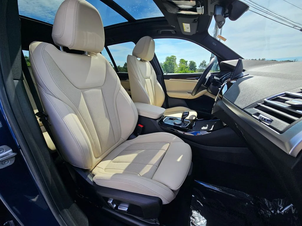 Used 2023 Phytonic Blue Metallic BMW xDrive30i image 16