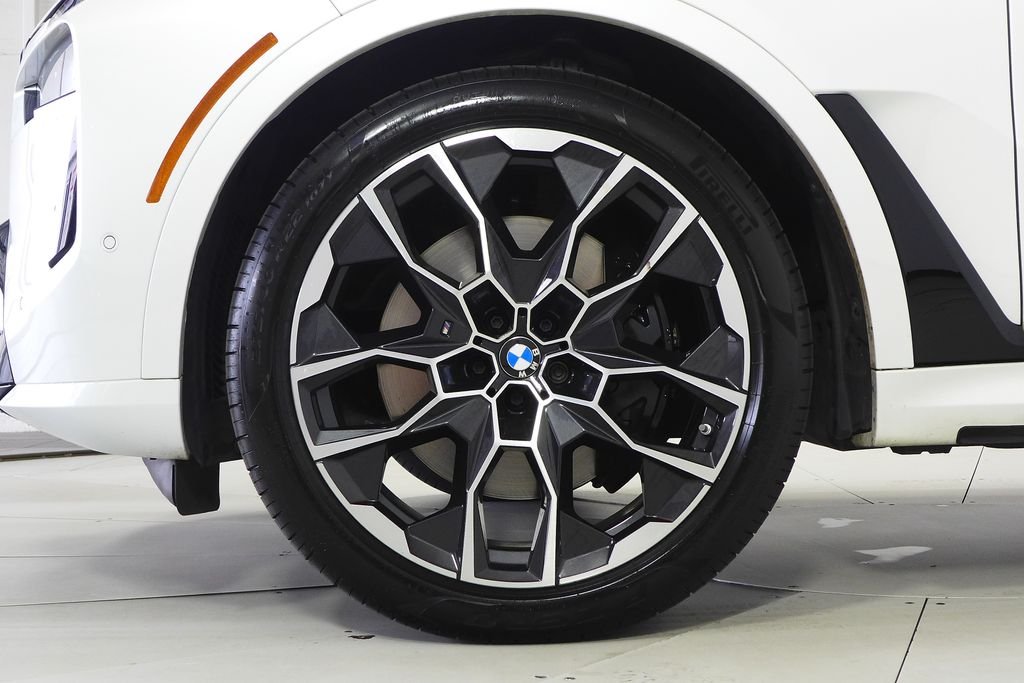 Used 2025 Mineral White Metallic BMW M60i image 5