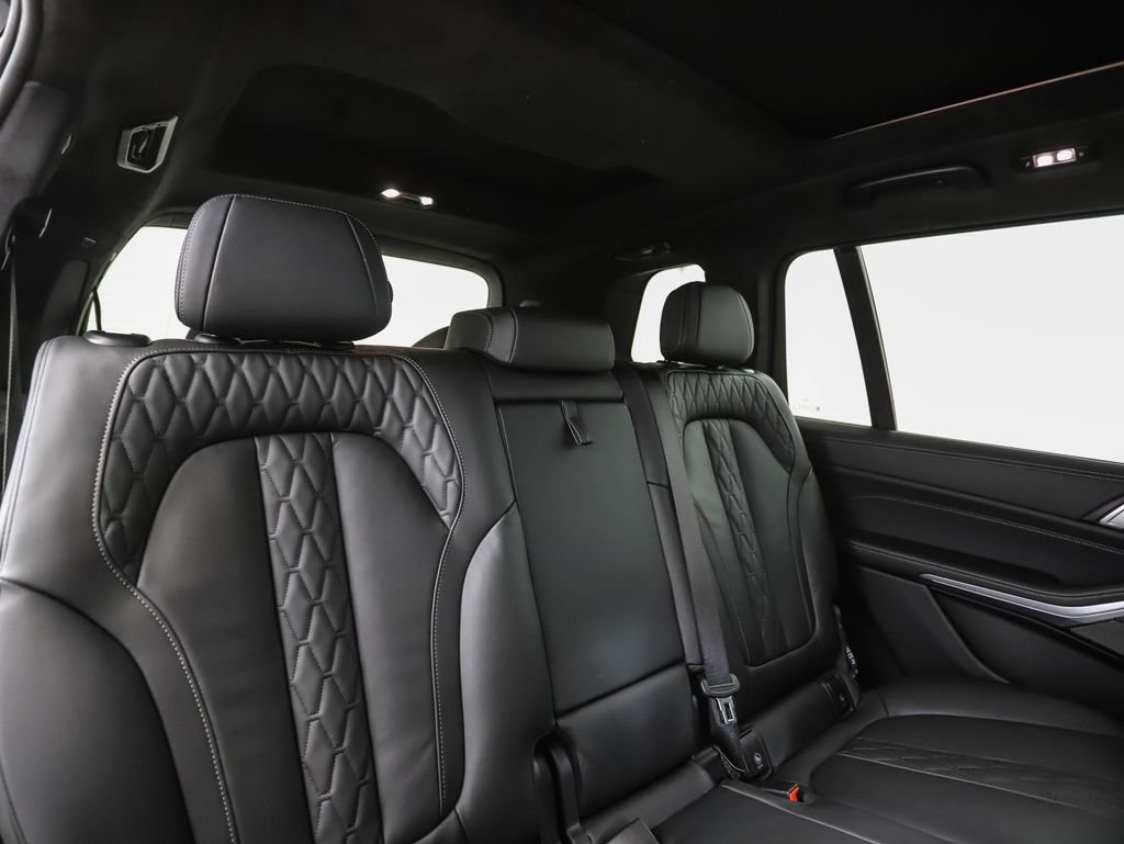 Used 2026 Black Sapphire Metallic BMW M60i image 34