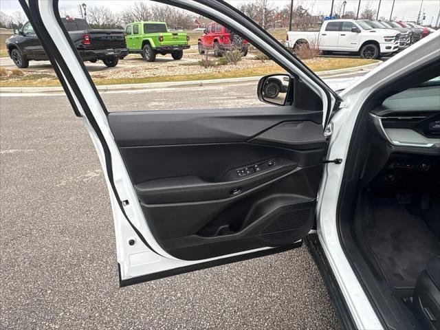 New 2026 Bright White Clear-Coat Exterior Paint Jeep Limited image 18