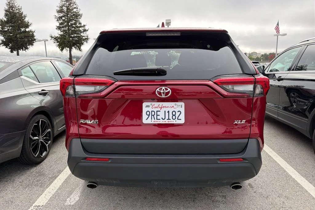 Used 2025 Pearl Toyota XLE image 6