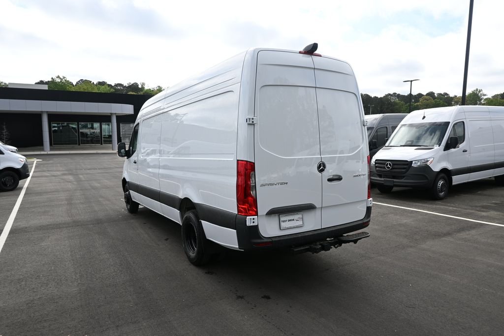 Used 2026 Arctic White Mercedes-Benz Cargo 170 WB image 4