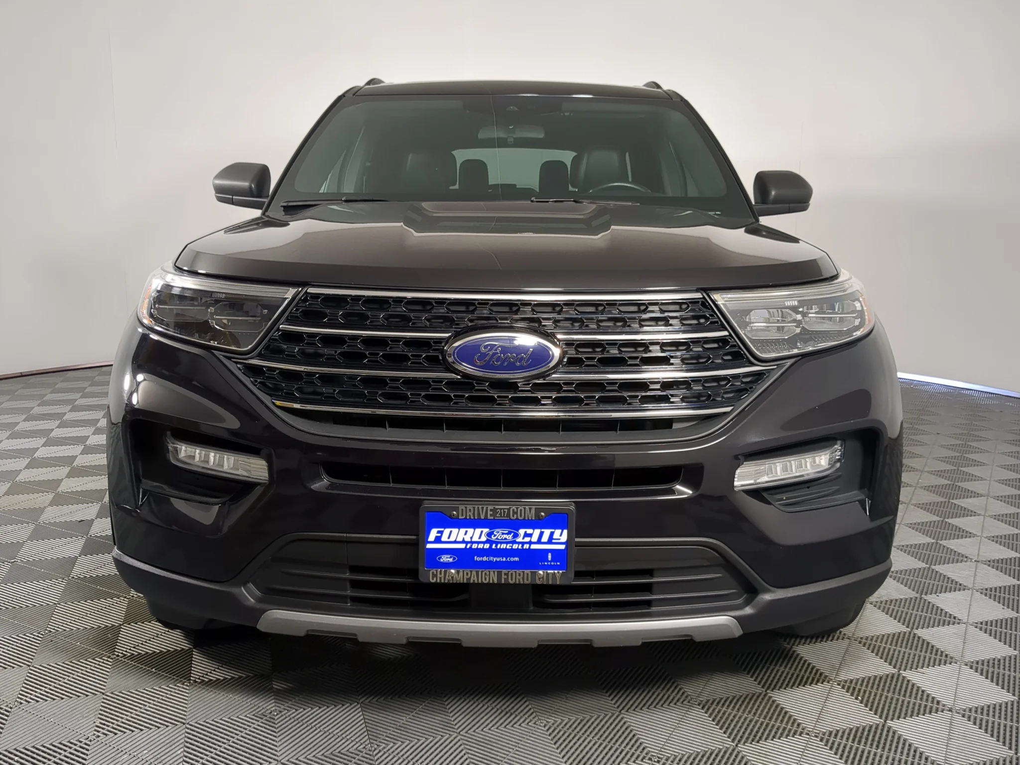 Used 2020 Agate Black Metallic Ford XLT image 3