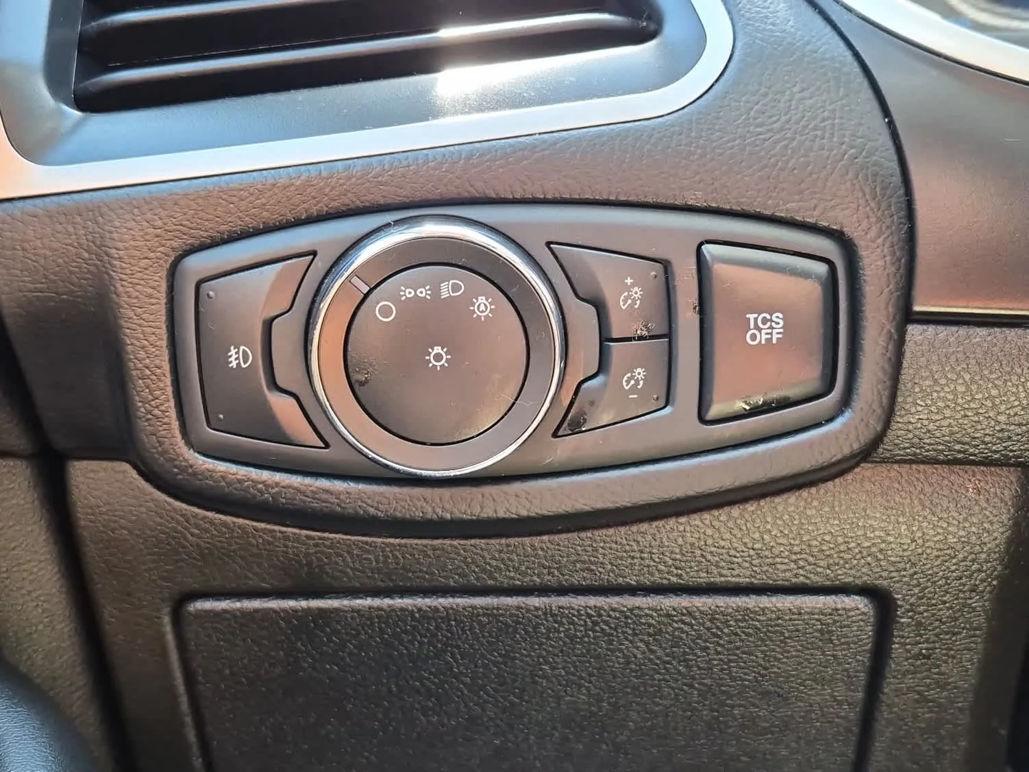 Used 2021 Oxford White Ford SEL image 14