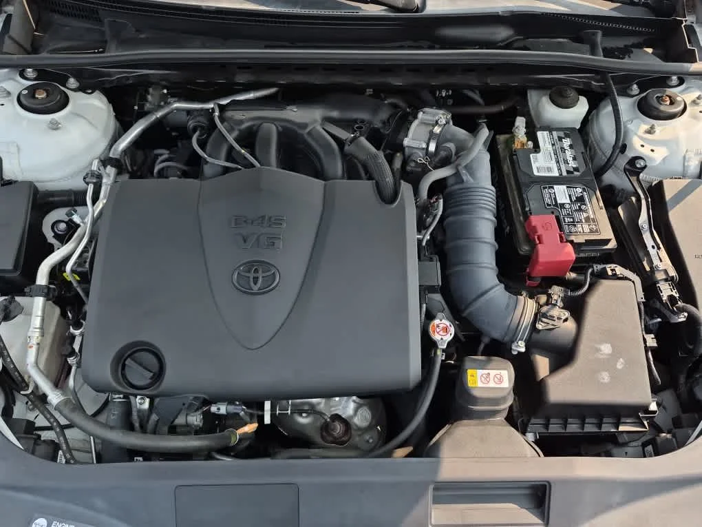 Used 2019 Wind Chill Pearl Toyota Limited image 19