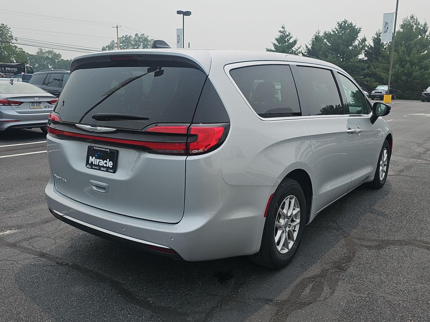 Used 2024 Silver Mist Clearcoat Chrysler Touring L image 5