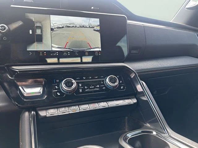 Used 2024 White GMC AT4 image 11
