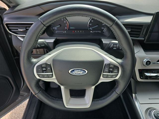 Used 2023 Silver Ford XLT image 25