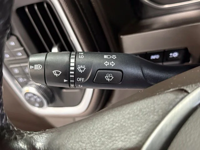 Used 2021 White GMC Denali image 19