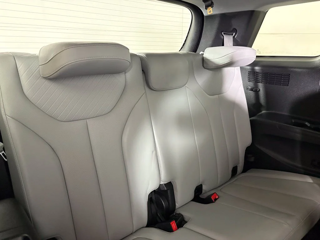 Used 2025 White Hyundai SEL image 18