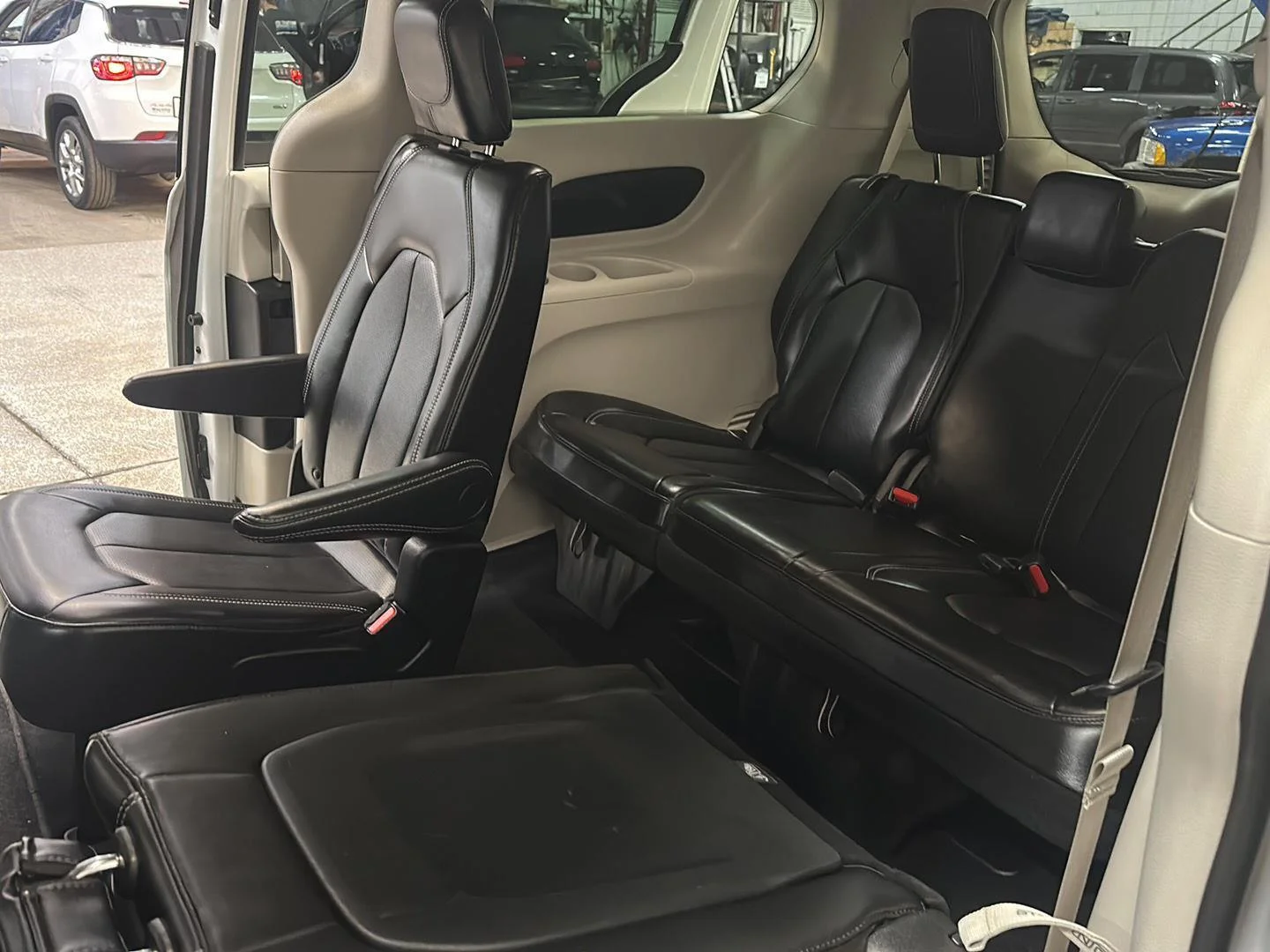 Used 2024 Bright White Clearcoat Chrysler Touring L image 28