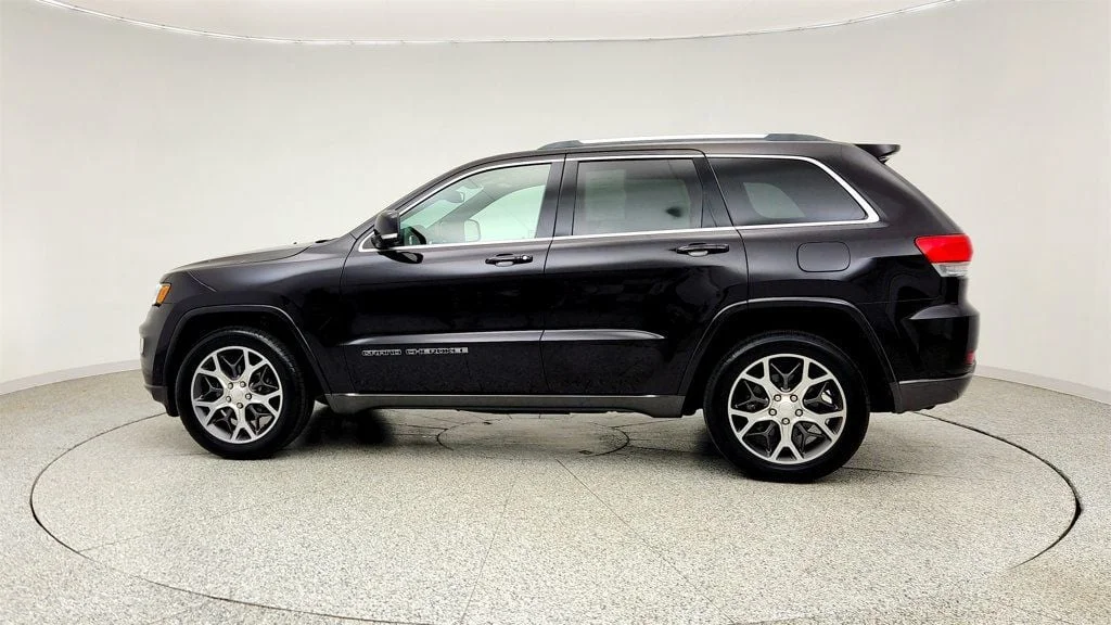 Used 2018 Diamond Black Crystal Pearlcoat Jeep Sterling Edition 4x2 *Ltd Avail* Luxury & Active Safety Groups image 8