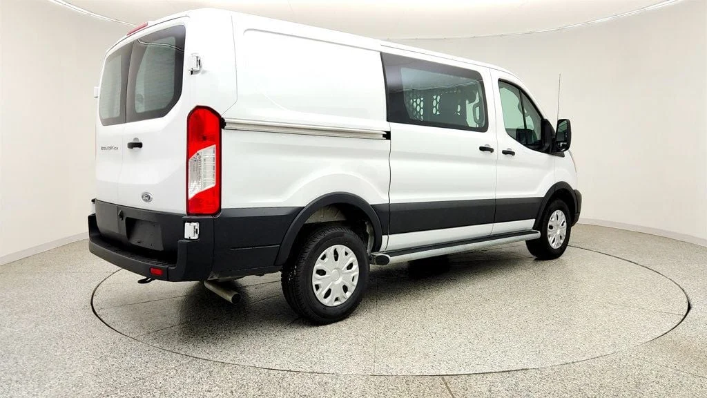 Used 2025 Oxford White Ford T-250 130"" Low Rf 9070 GVWR RWD image 5