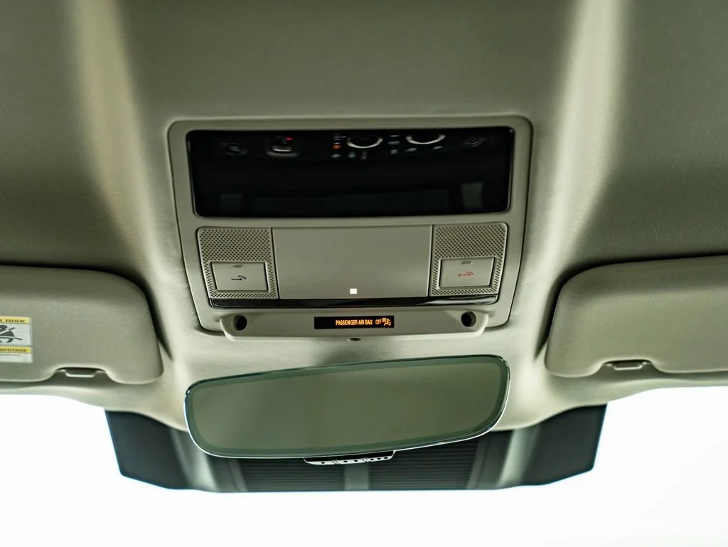 Used 2023 Black Land Rover S image 40