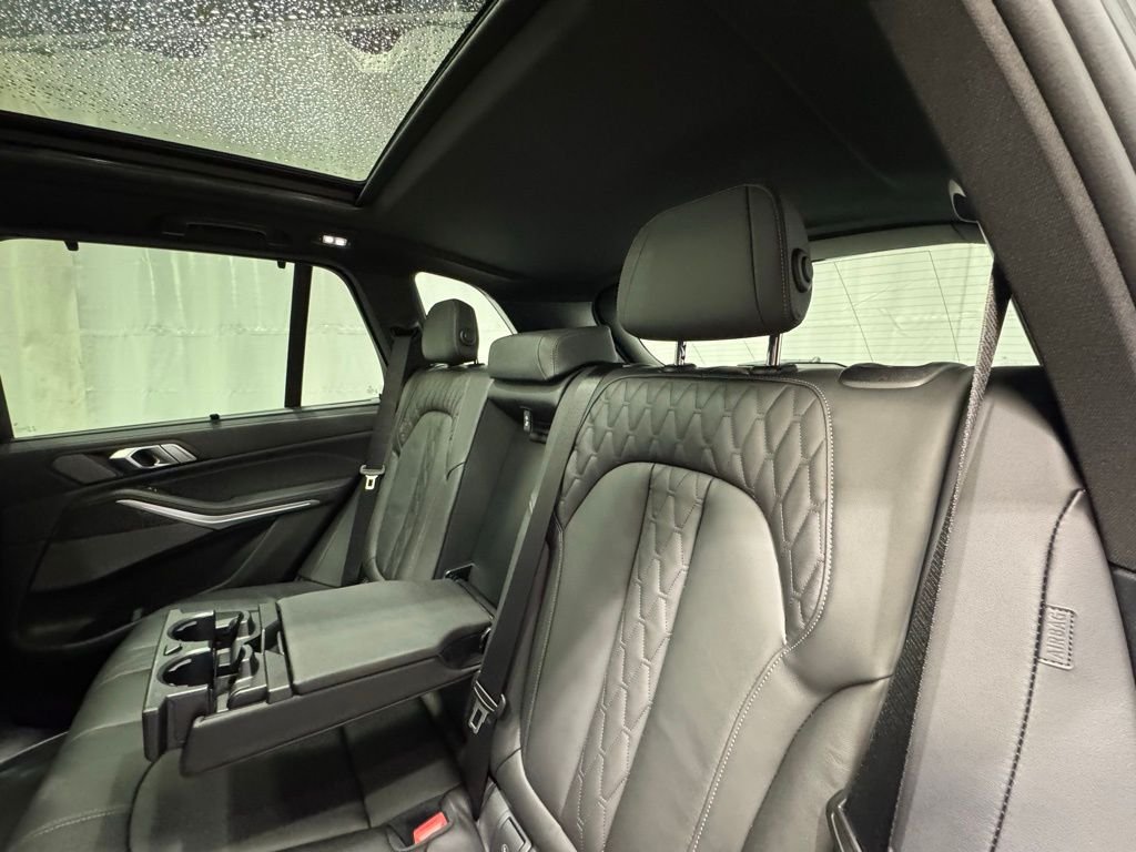 Used 2026 Gray BMW M60i image 21
