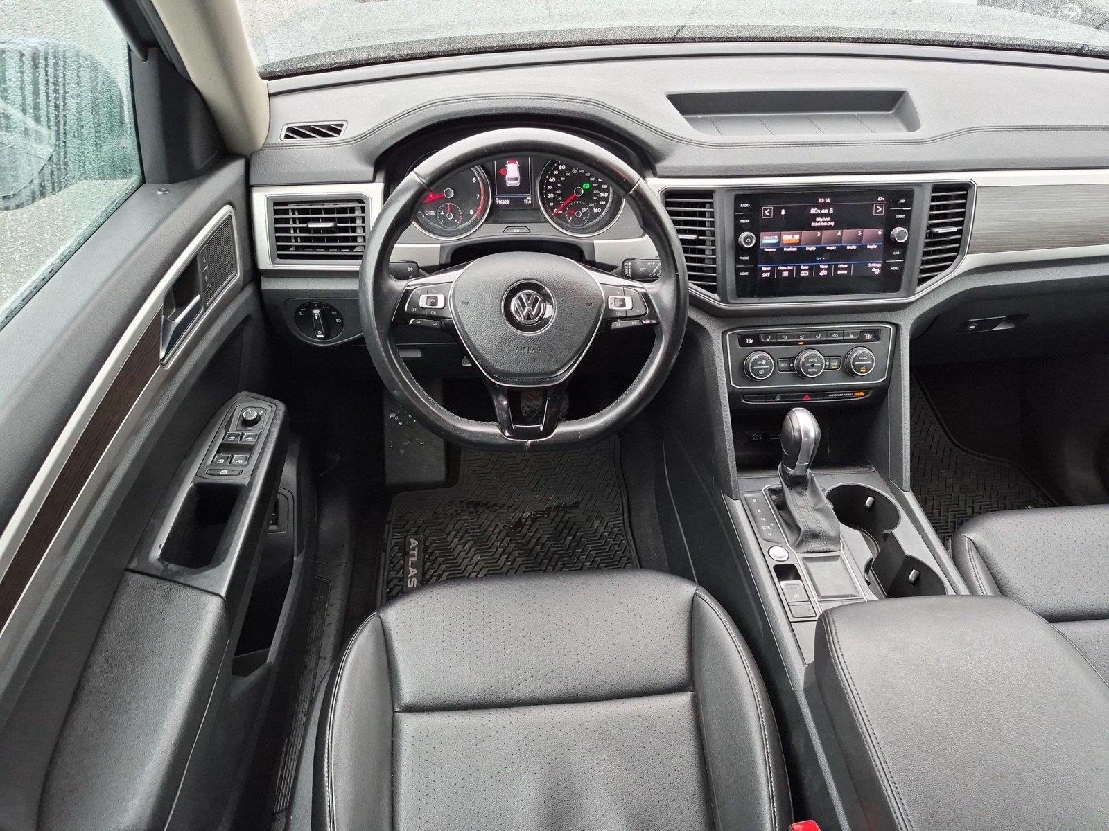 Used 2018 Platinum Gray Metallic Volkswagen 3.6L V6 SE w/Technology image 33