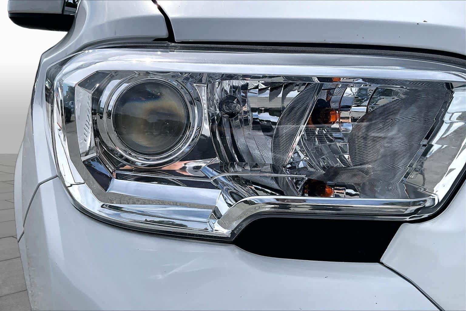 Used 2021 Super White Toyota SR image 26