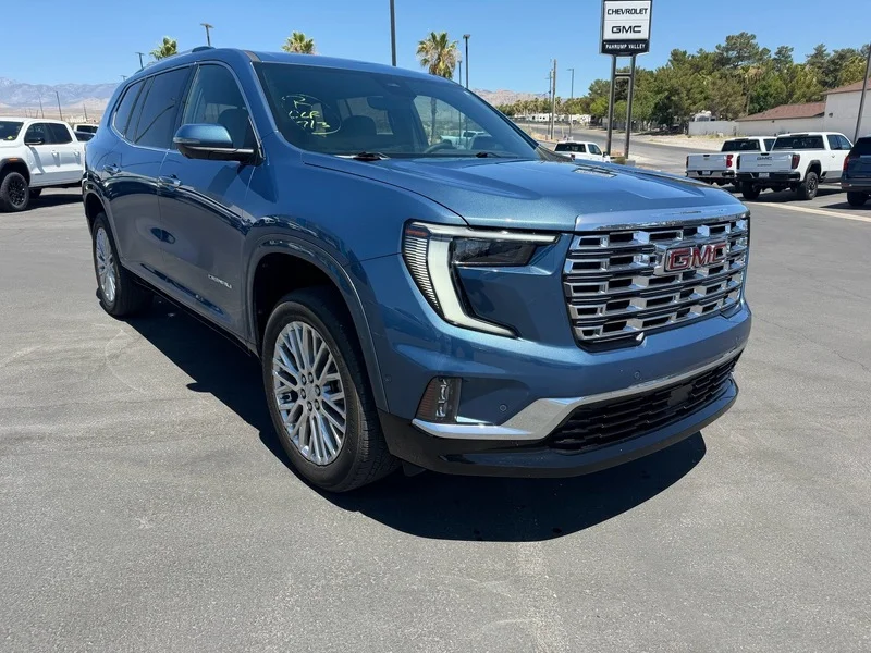 2024 GMC Acadia Denali FWD's photo