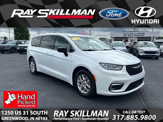 2025 Chrysler Pacifica Select's photo