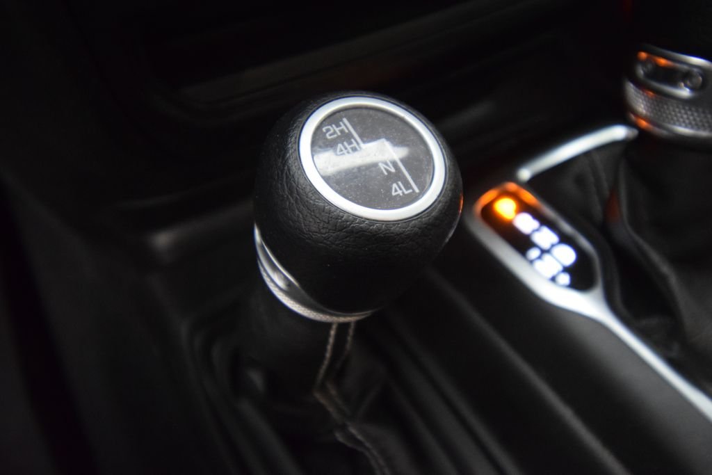 Used 2023 White Jeep Sahara image 26