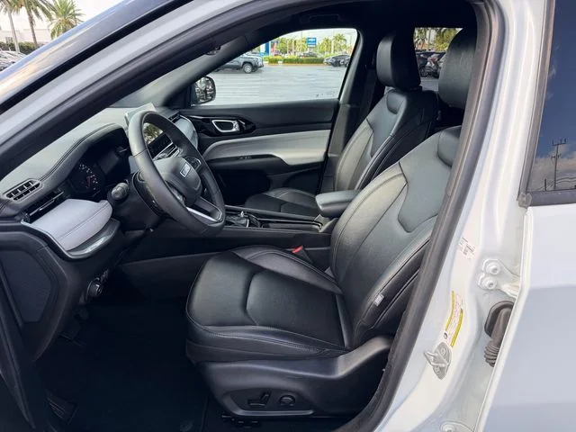 Used 2025 White Jeep Limited image 10