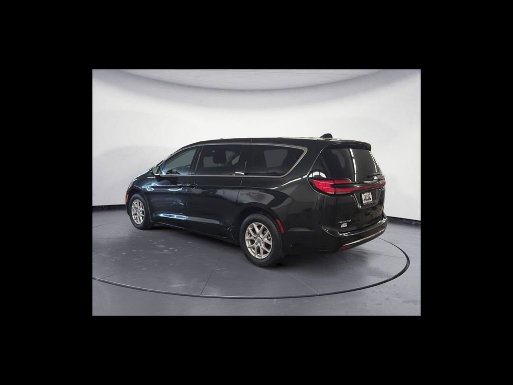 Used 2023 Black Chrysler Touring L image 4