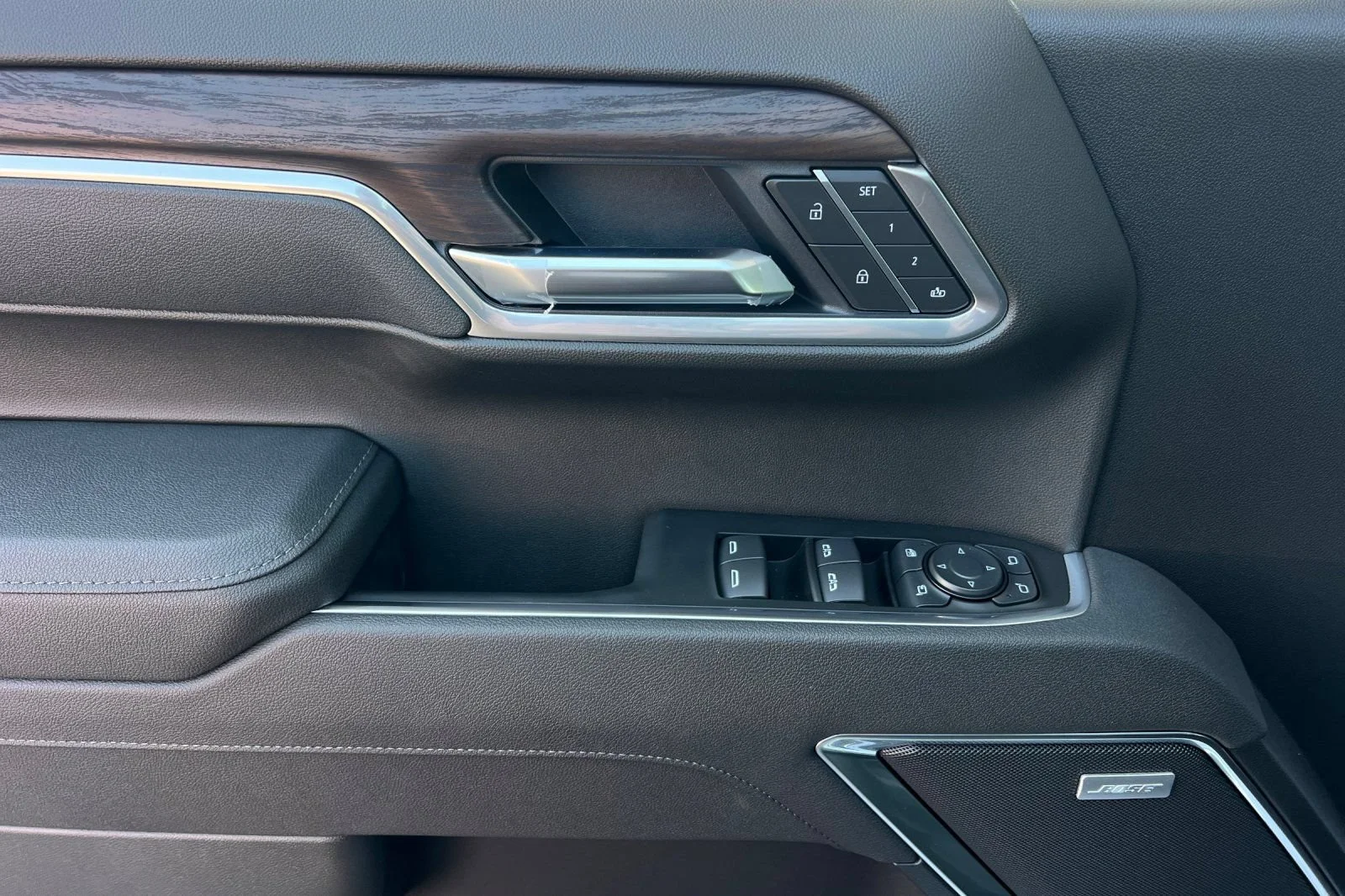 2026 GMC Sierra 1500 SLT - Photo 8