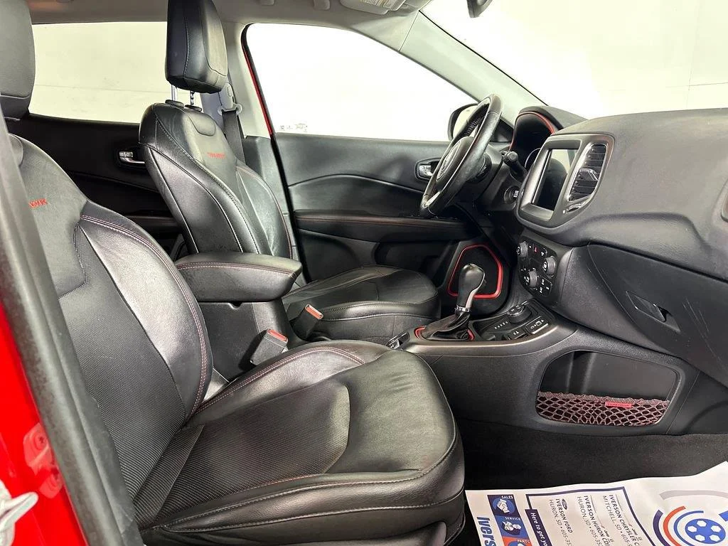 Used 2018 Redline Pearlcoat Jeep Trailhawk image 30