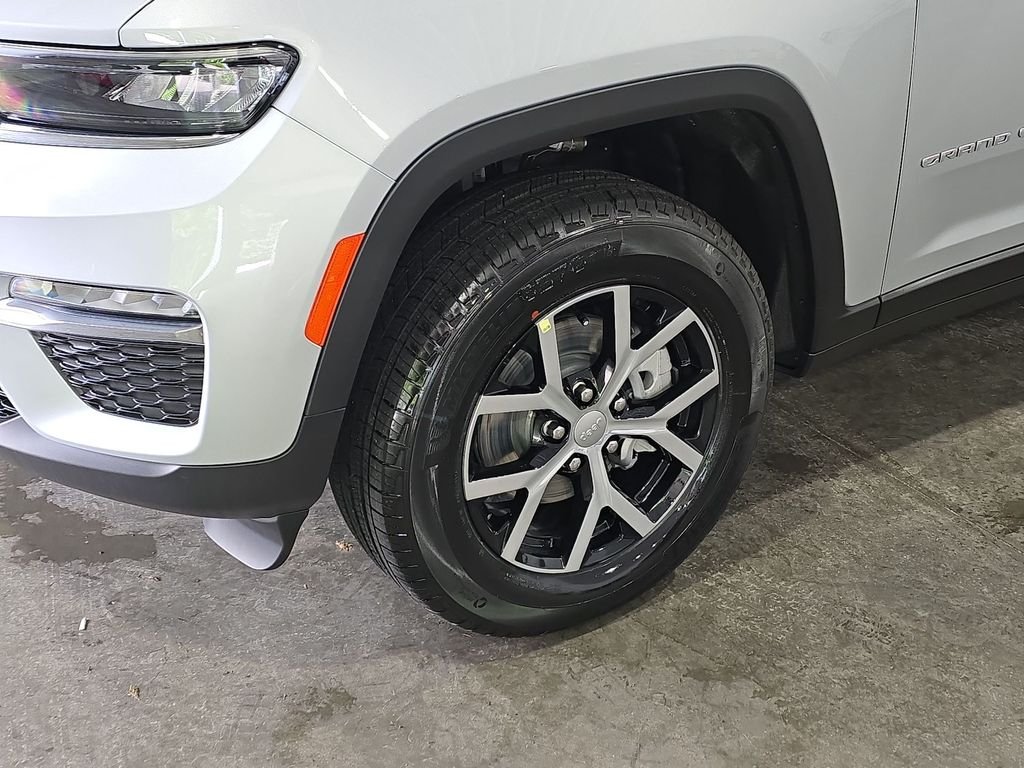 Used 2025 Silver Jeep Limited image 12