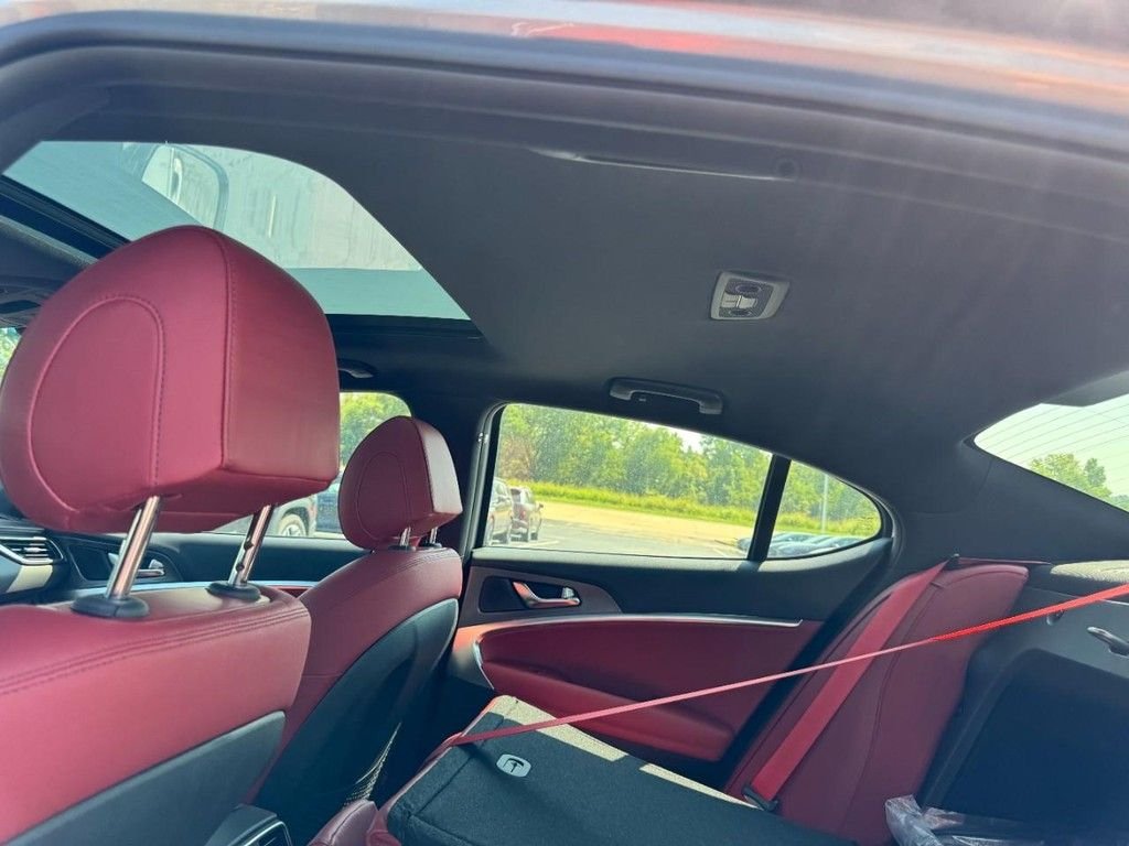 New 2026 Savile Silver Genesis 3.3T Sport Prestige image 8
