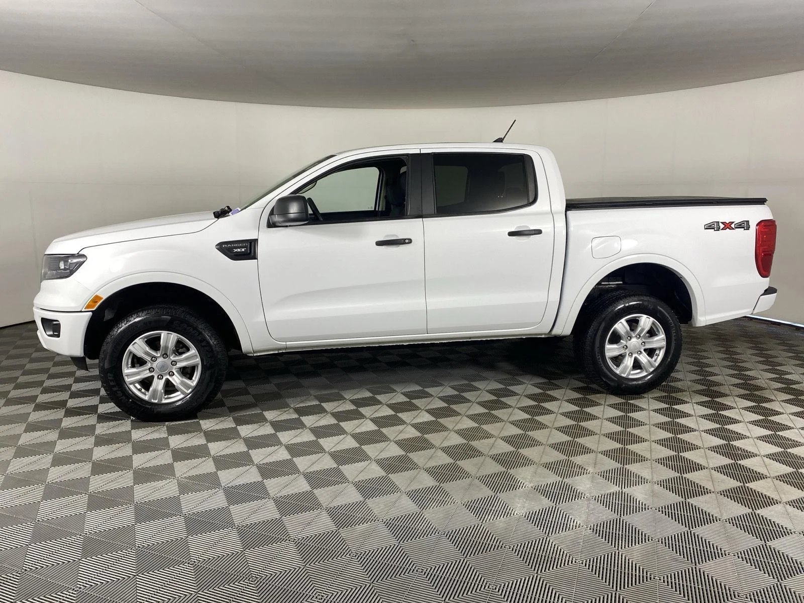 Used 2023 Oxford White Ford XLT image 13