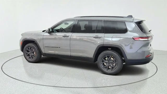New 2027 Sting-Gray Clear-Coat Paint Jeep Laredo Altitude image 7