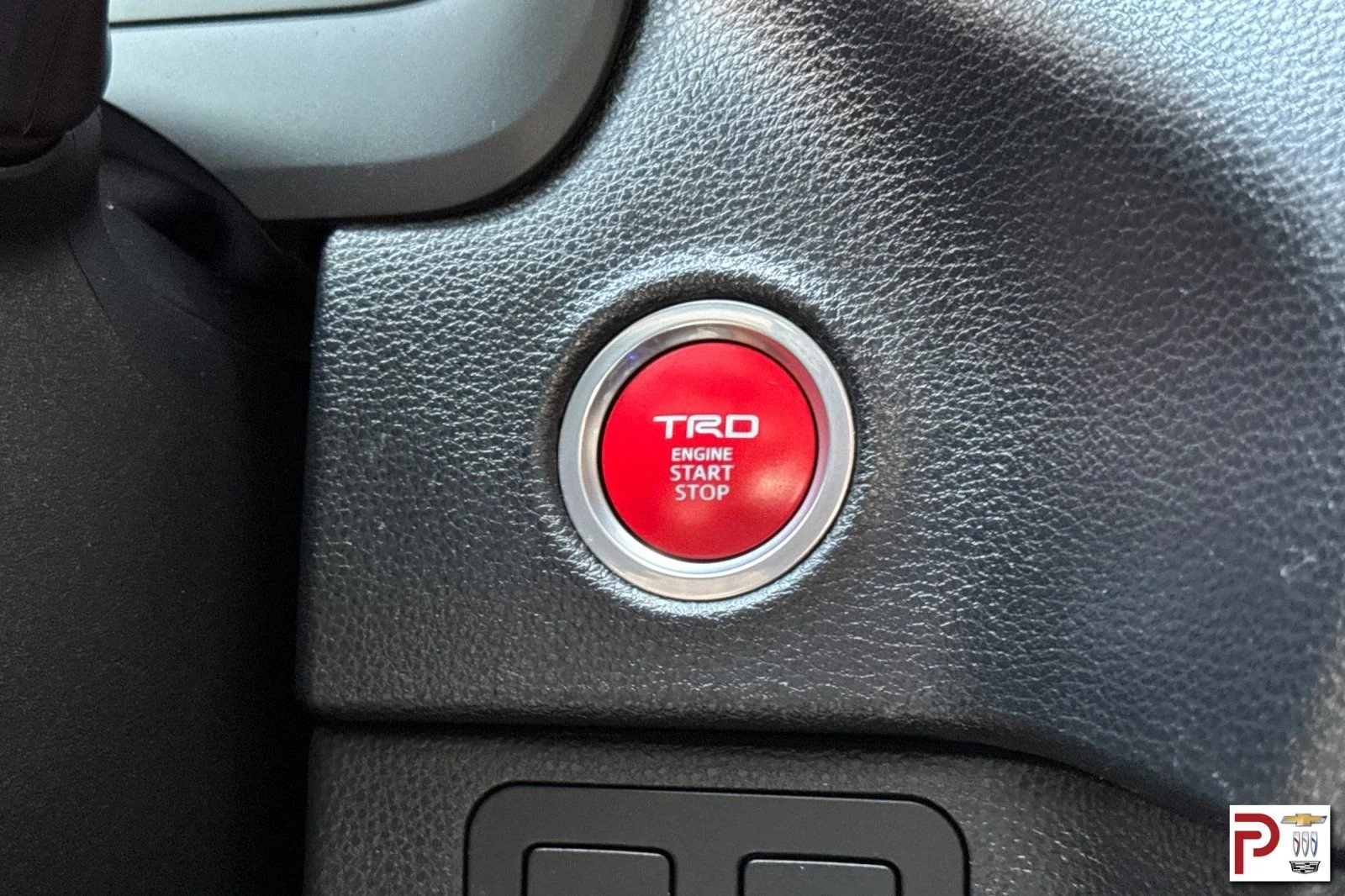 Used 2022 White Toyota SR5 image 25